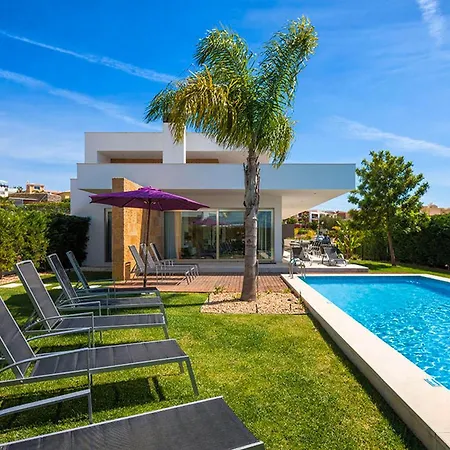 Marina Luxurious House With Pool By Lovelystay וילה *