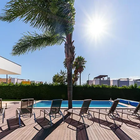 Marina Luxurious House With Pool By Lovelystay וילה