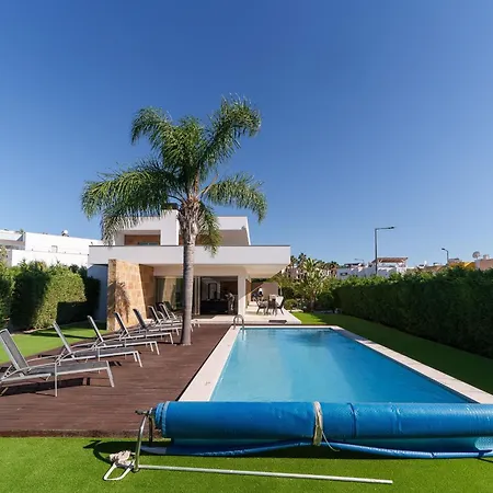 Marina Luxurious House With Pool By Lovelystay * פראגודו