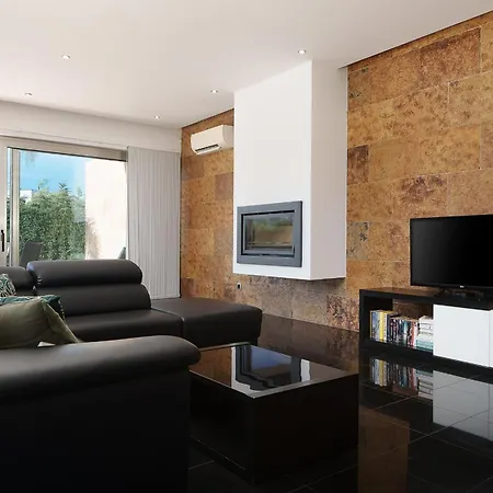 Marina Luxurious House With Pool By Lovelystay פראגודו