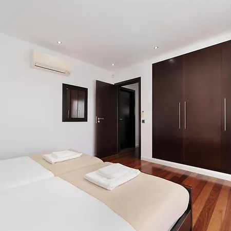 Marina Luxurious House With Pool By Lovelystay * פראגודו