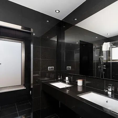 Marina Luxurious House With Pool By Lovelystay
