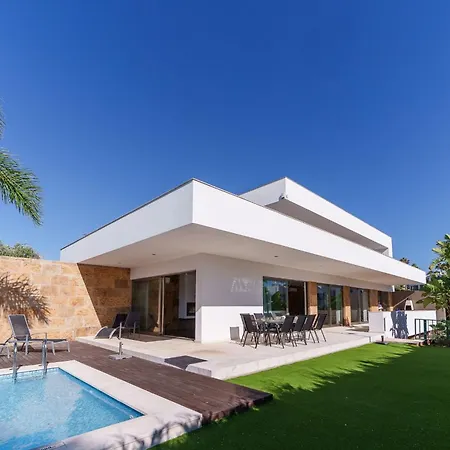 Marina Luxurious House With Pool By Lovelystay