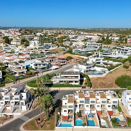 Marina Luxurious House With Pool By Lovelystay פראגודו